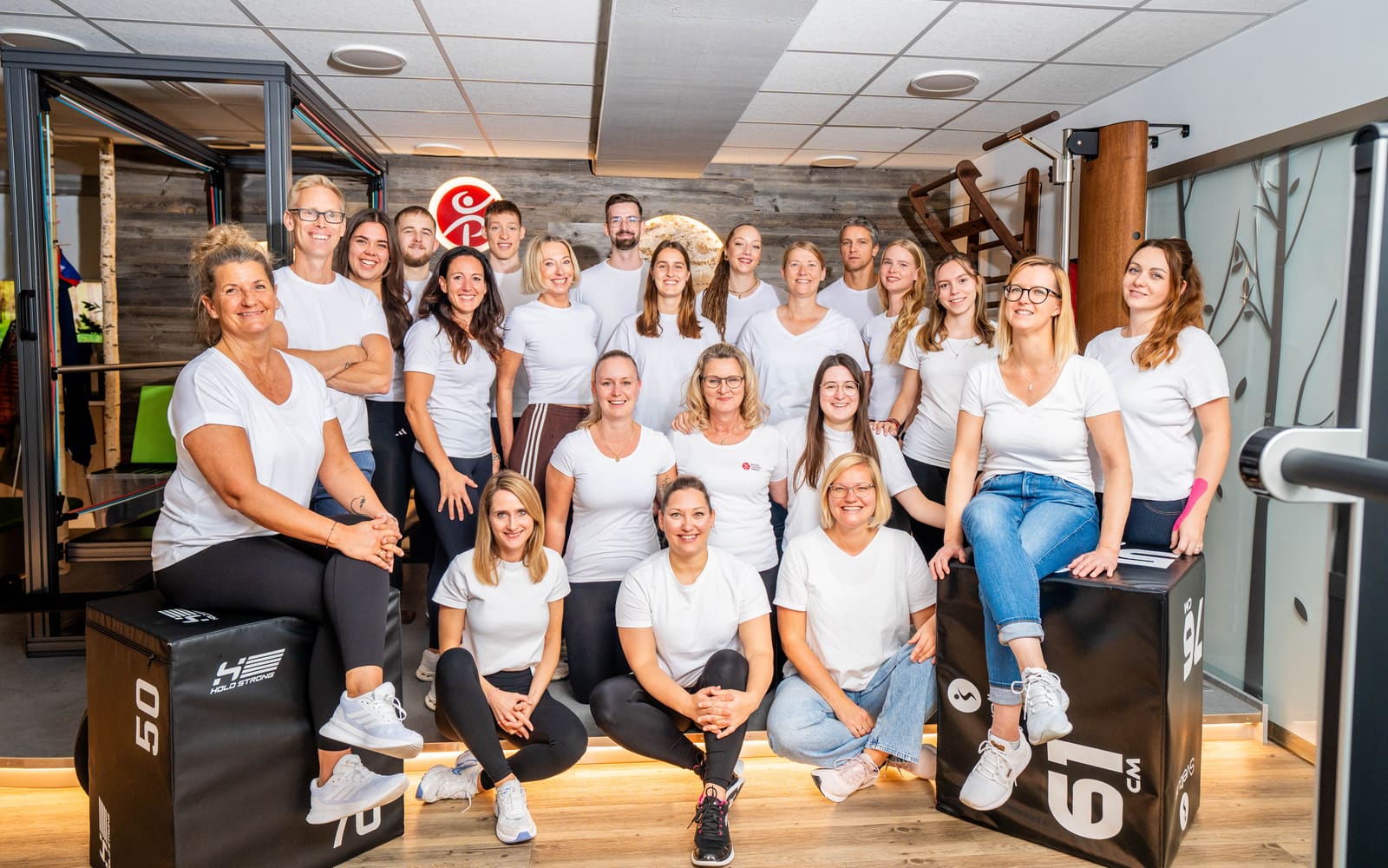 Das Team von Physiotherapie Inning im Trainingsbereich